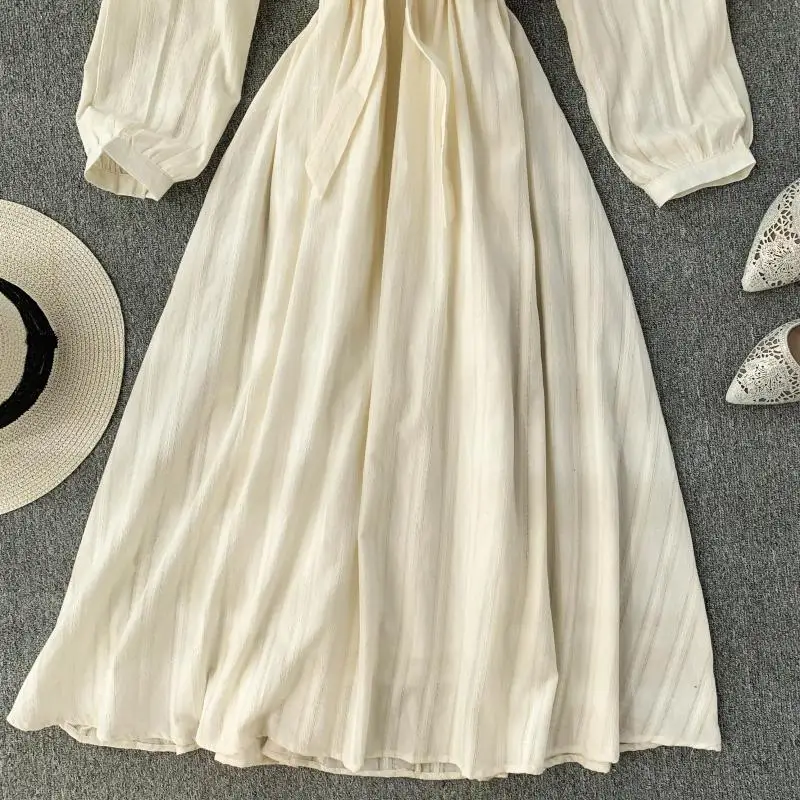 

2020 New Spring Autumn Vintage Dress Women Floral Embroidery Long Robe Ladies Long Sleeve Bandage Boho Dress Vestidos Mujer