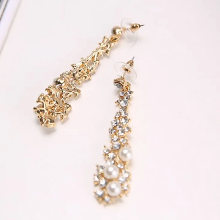 

Women's earrings Europe and America hot pearl crystal pendant earrings long tassel earrings modern fashion ladies jewelry