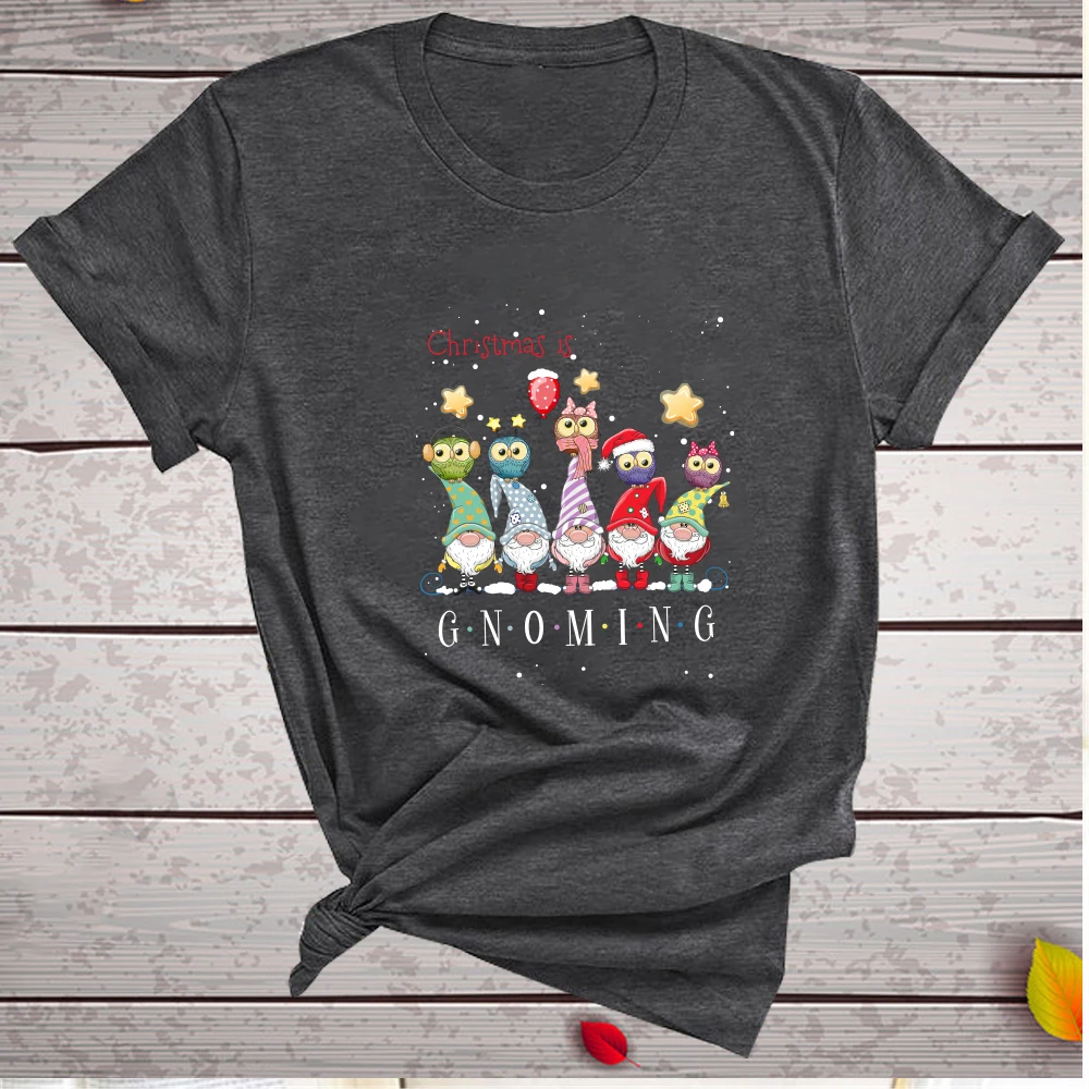 Футболка женская с принтом пять рождественских гномов