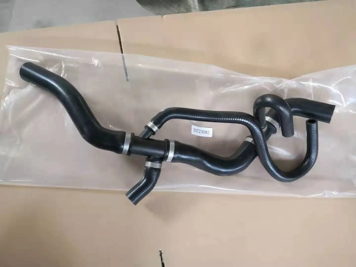 

Radiator Coolant Hose Upper 30723082 for Volvo
