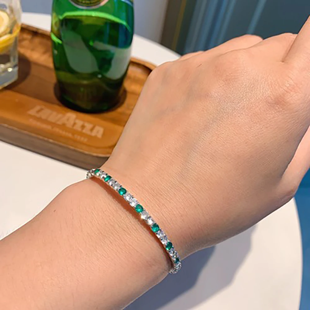 Женский браслет с изумрудом