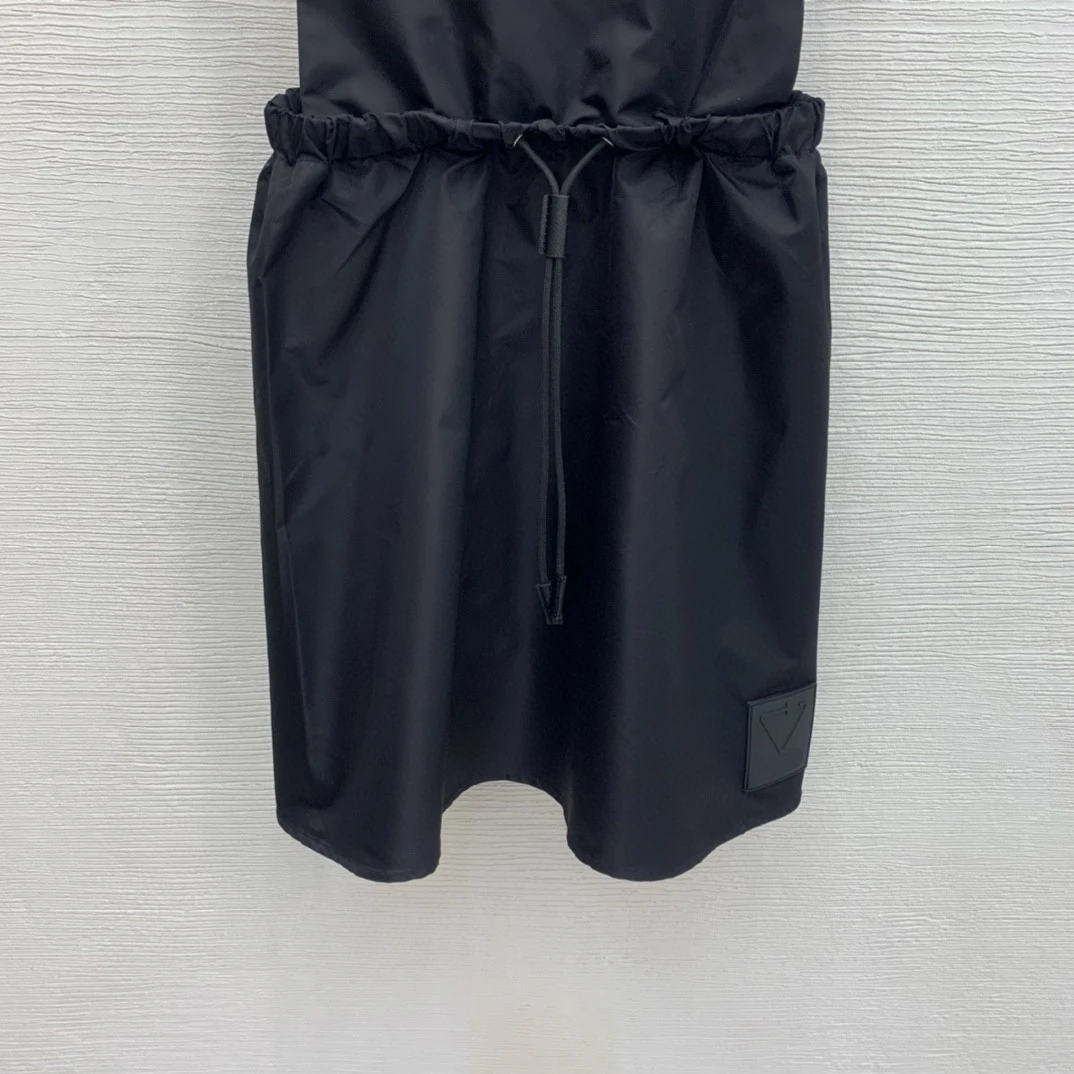 

High Quality Luxury Spring and Autumn Women Triangle Label Pocket Elastic Waist Suspender Skirt Suspender Skirt