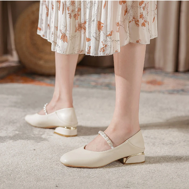 

Туфли стразы женские на низком квадратном каблуке 3 см, элегантные, мягкая кожа, элегантная пряжка с жемчугом, вечерние туфли-лодочки на плос...