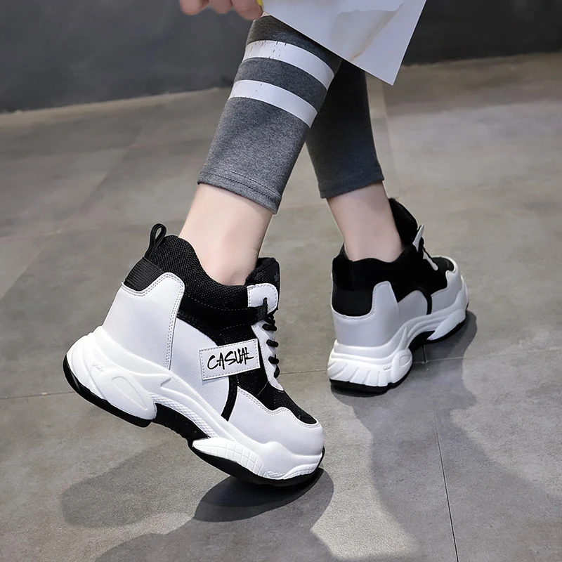 Весенняя женская повседневная обувь на скрытом каблуке Кроссовки толстой