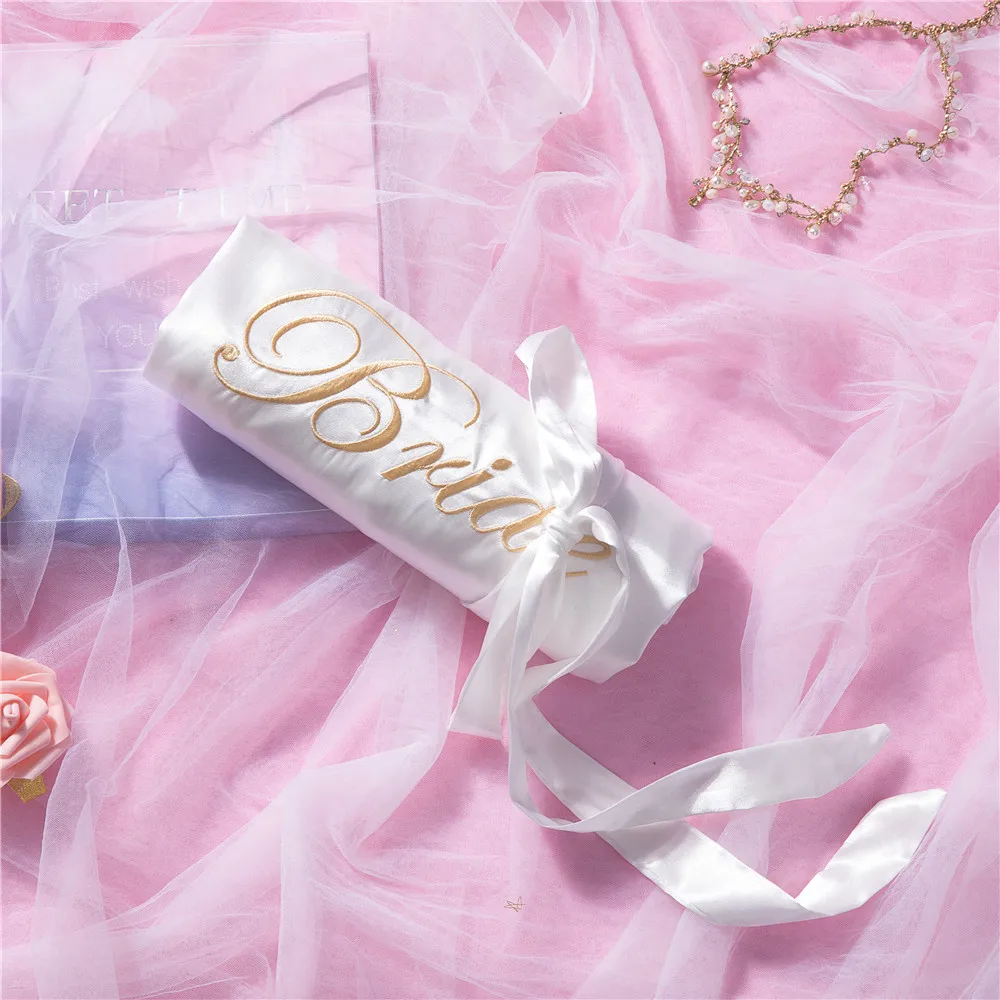 Атласный халат бордового цвета с надписью Невеста подружка невесты шелковое