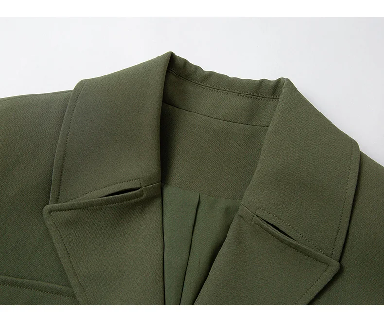 Женский офисный костюм с шортами элегантная приталенная куртка болотного цвета