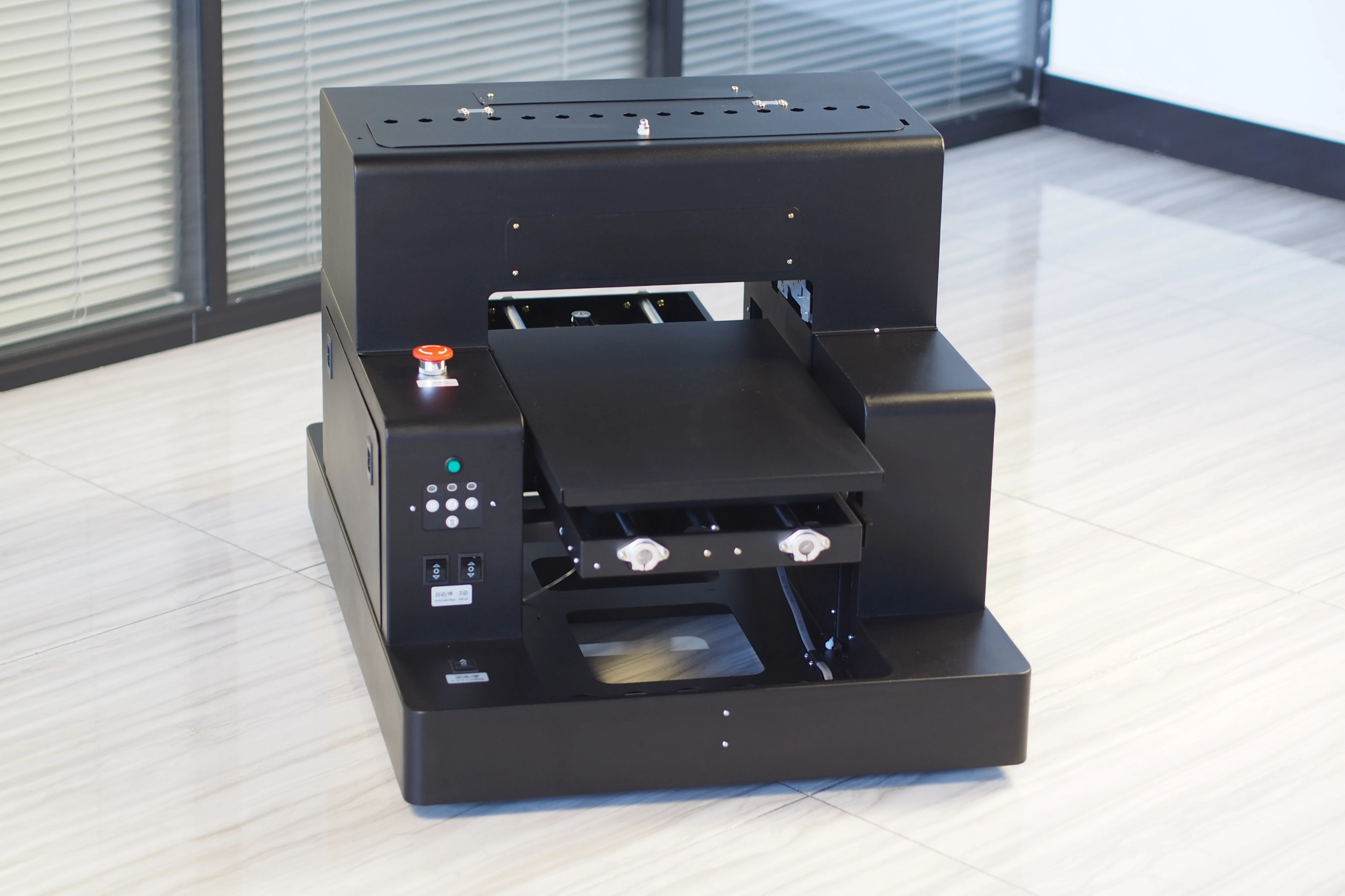 Новая усовершенствованная машина для печати на футболках и свитерах размера А4 |