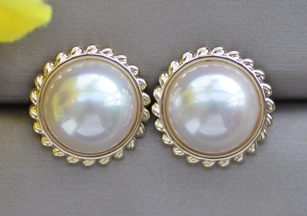 

MTC·STAR Z10662 Luster 16mm White South Sea Mabe Shell Pearl Earring CZ