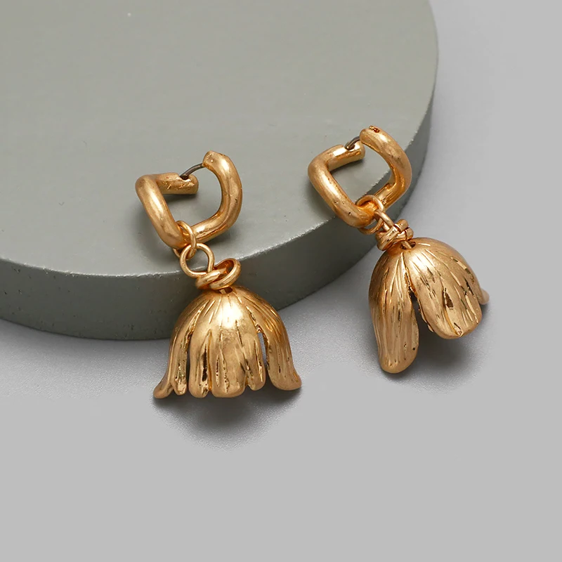 

Golden exaggerated flower baroque Chinese personality temperament big earrings