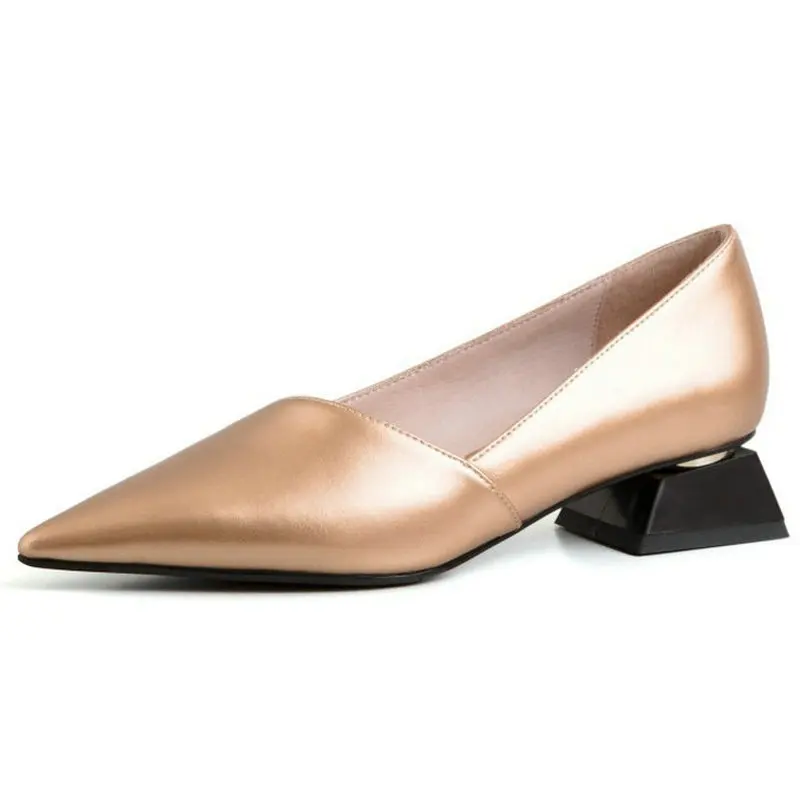 2021 Модная женская обувь из натуральной кожи Мужские модельные туфли с острым