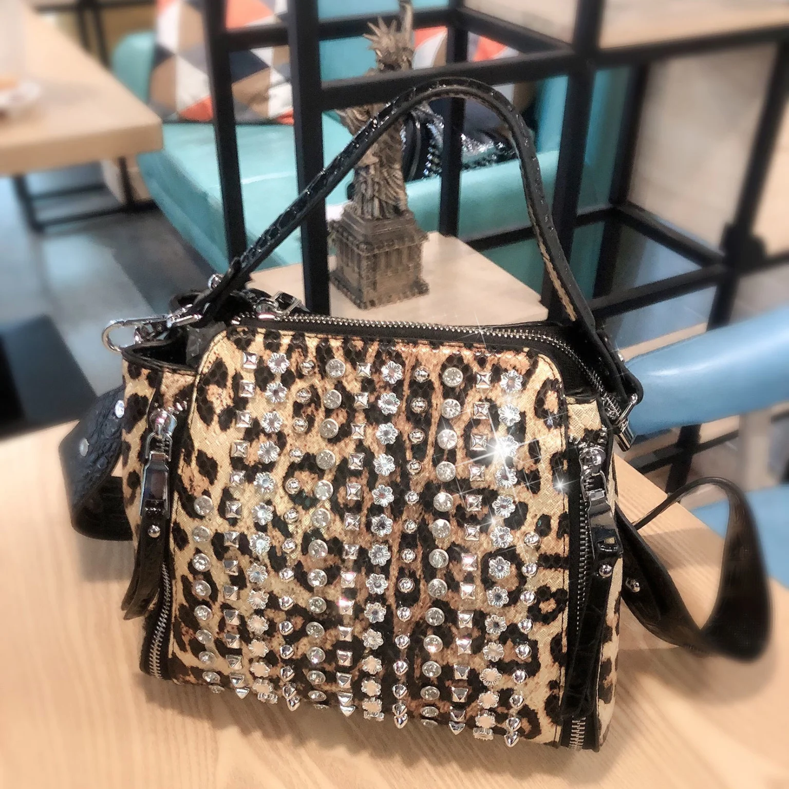 Дамская сумочка, сумка на плечо для женщин 2019, Высококачественная модная кожаная сумка, новая сумка Стразы с заклепками, Женская Повседневн... от AliExpress RU&CIS NEW