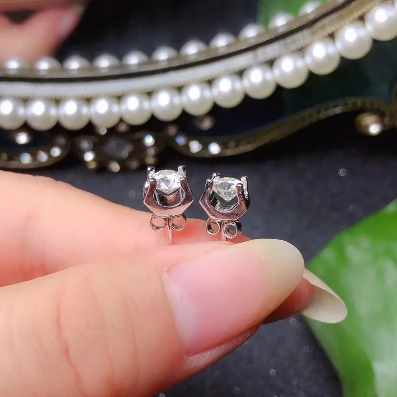 Женские серьги гвоздики из серебра 100% пробы с мусанитом|Серьги-гвоздики| |