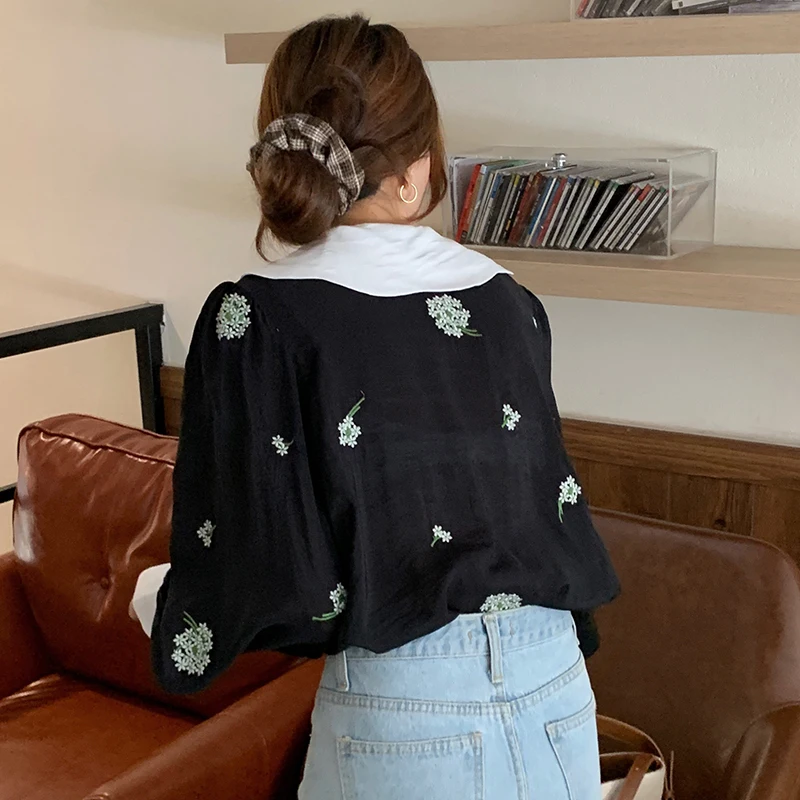 

Floral Embroidery Black Blouse Women V-Neck Long Sleeve Spring Shirts Vintage Elegant Tops Loose Plus Size Office Korean Z016