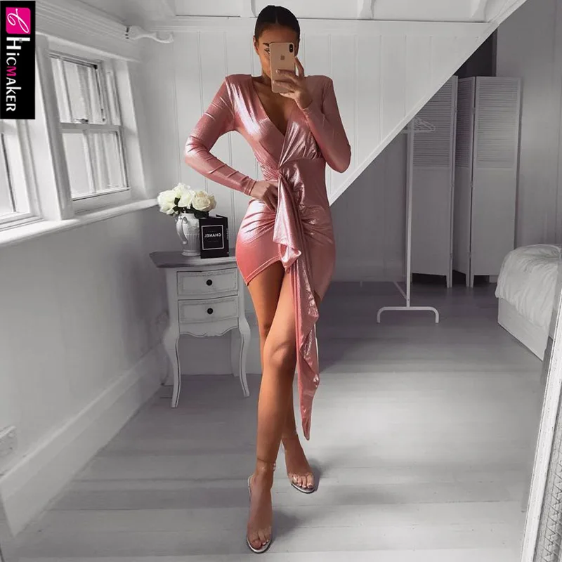 Розовое металлическое облегающее платье с боковой деталью женское глубоким v