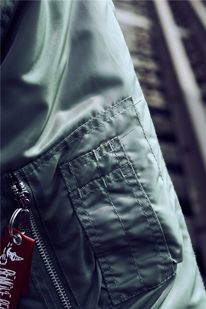 Парка мужская зимняя с подкладкой искусственным мехом и большими карманами