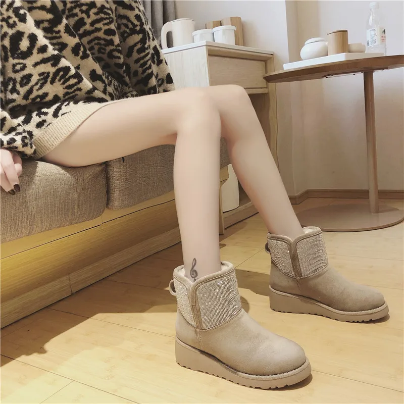 Женские зимние сапоги увеличивающие рост Новинка 2019 года короткие на меху с