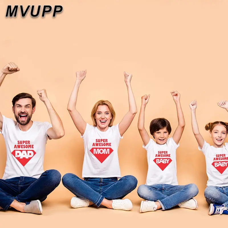 Одинаковые комплекты для семьи Одежда мамы и дочки футболка папы сына одежда