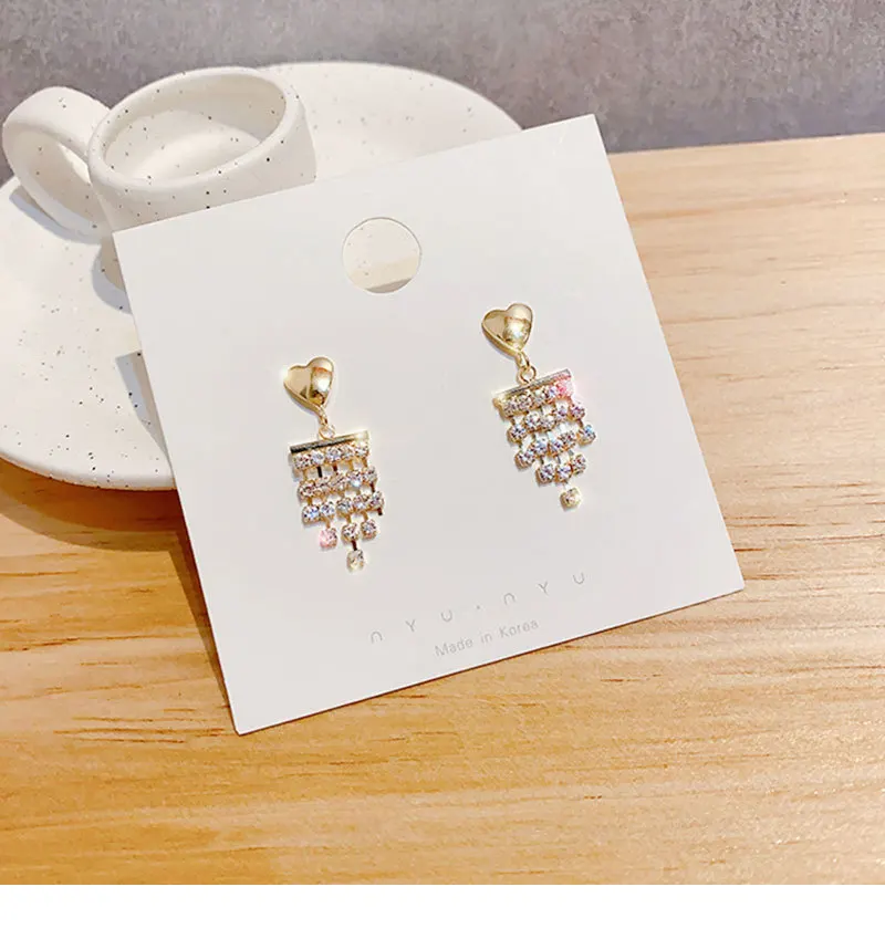 Высококачественные серьги корейские темпераментные милые короткие с кисточками