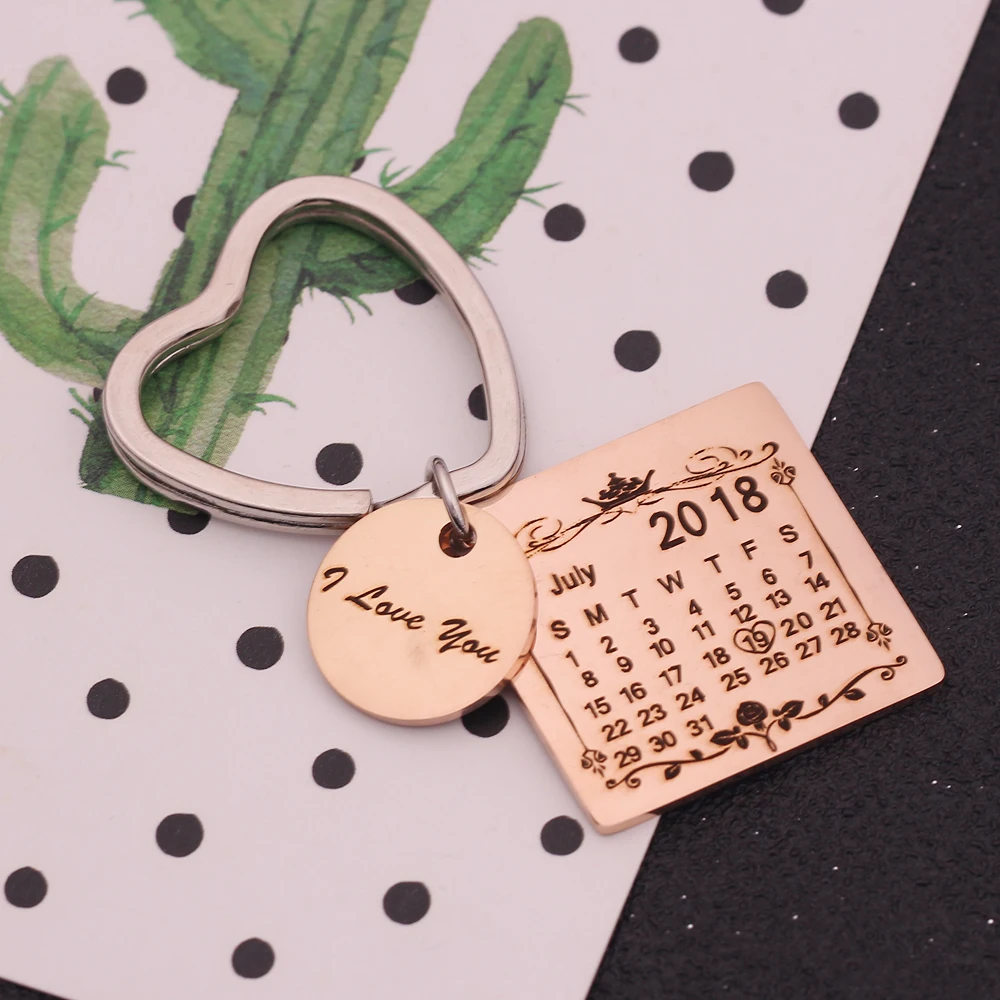 Брелок для ключей с календарём персонализированный подсветкой датой и сердцем