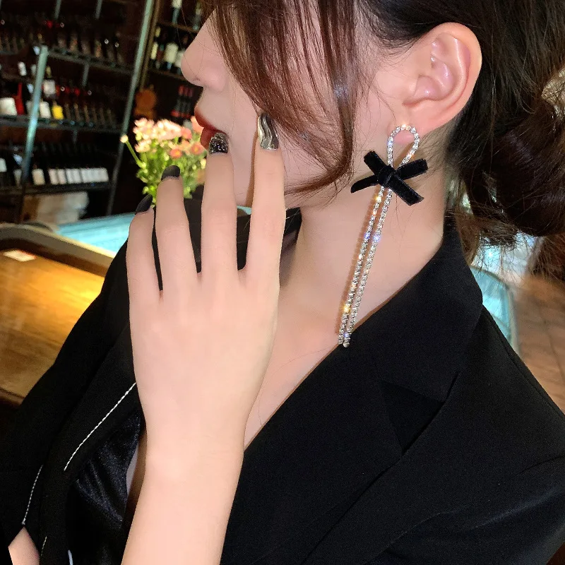 

Fashion Long Tassel Full Rhinestone Drop Earrings for Women Bijoux Shiny Black Bowknot Crystal Dangle Earrings Jewelry Gifts
