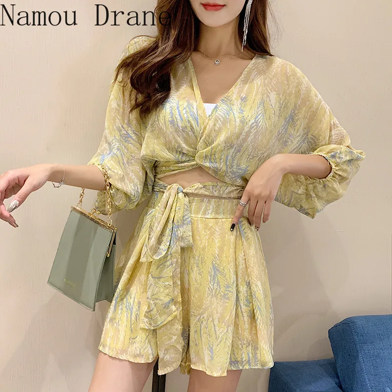 

2020 Beach Style 2 Piece Set Women V Neck Bandage Crop Tops High Waist Shorts Printed Casual Fashion Summer Tracksuits