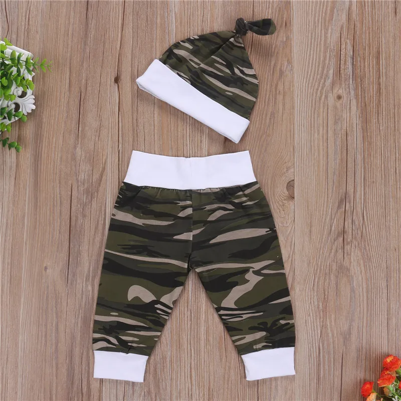 Set Baju Musim Semi Musim Gugur Bayi Laki-laki 3 Buah Setelan Baju Topi Celana Kamuflase Bodysuit Huruf Lengan Panjang Katun Balita Baru Lahir