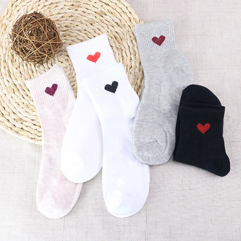 

Новинка 2020 г., женские хлопковые носки Kawaii Love Heart в японском стиле Харадзюку, черно-белые женские носки 42702