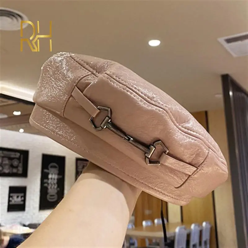 Женский берет с пряжкой Черный из искусственной кожи для осени и зимы |