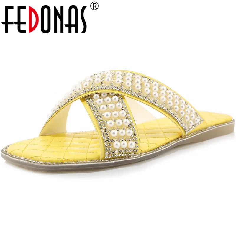 baratas Fedonas Pérola Decoração Apartamentos Chinelos Doce Nova Chegada Sandálias Femininas Para Meninas 2020 Primavera Verão Casual Sapatos Básicos Mulher
