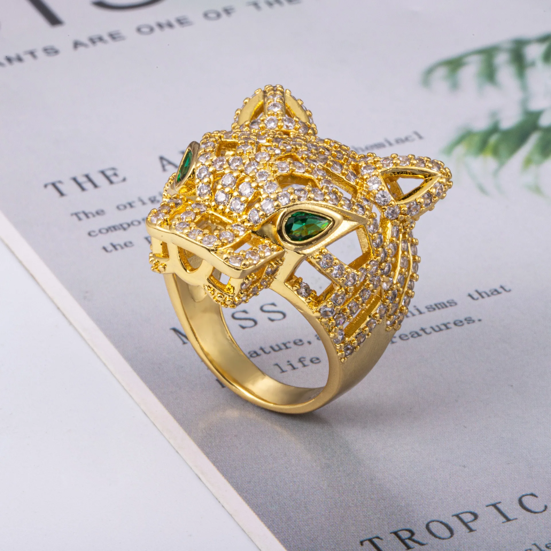 Новый стиль медное инкрустированное бриллиантами властительное кольцо с