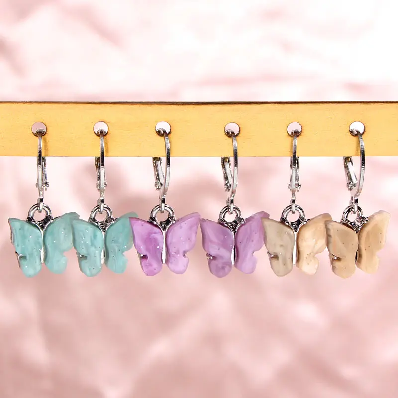 Женские серьги-подвески JUST FEEL Charm из смолы и акрила серебристого цвета с