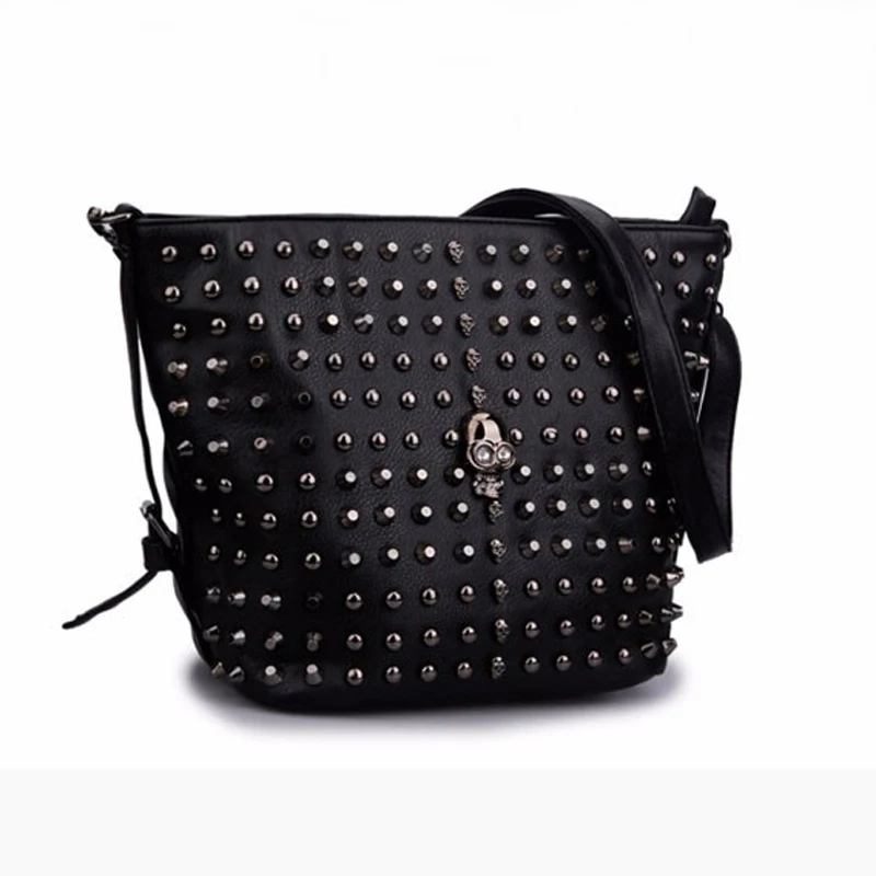 Annmouler Fashion Women Shoulder Bag Pu Leather Crossbody Bag Punk Messenger Bag for Girls Rivet Skull Bucket Bag Black Purse