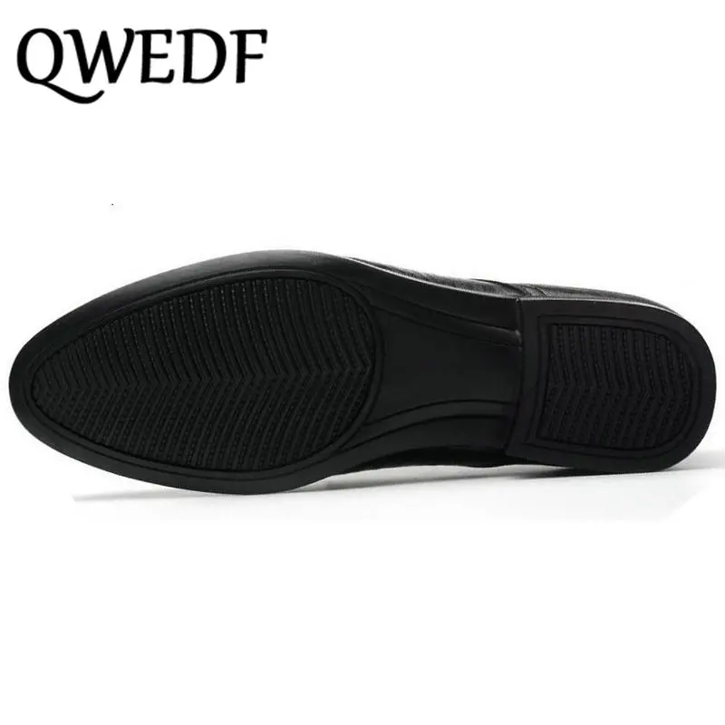 Новинка 2018 мужские деловые кожаные туфли QWEDF модные свадебные классические