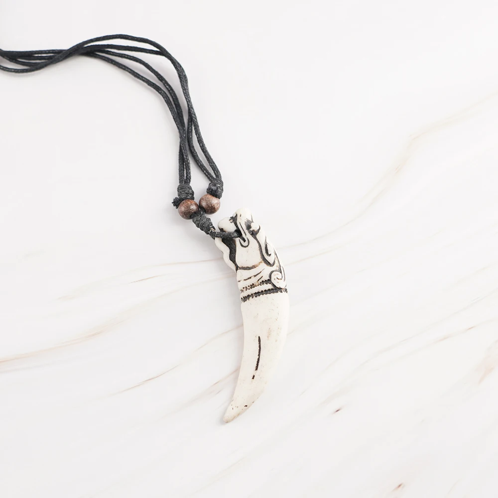 Подвески зубы с подвесками в виде львиного волка резными костяшками полимерные