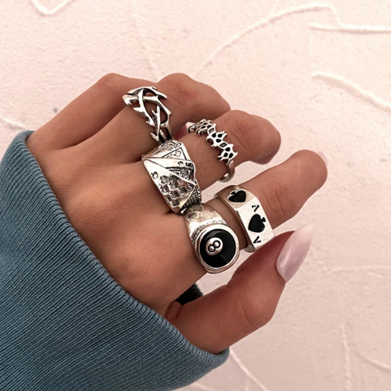 Фото Женское кольцо в виде бабочки серебристого цвета | Украшения и аксессуары