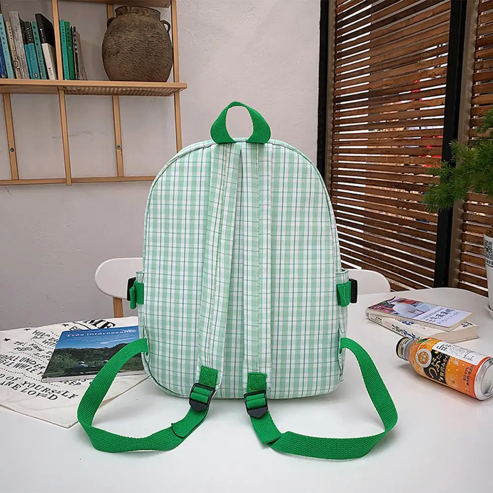 Модный рюкзак в клетку большой емкости школьный через плечо клетчатый с буквами