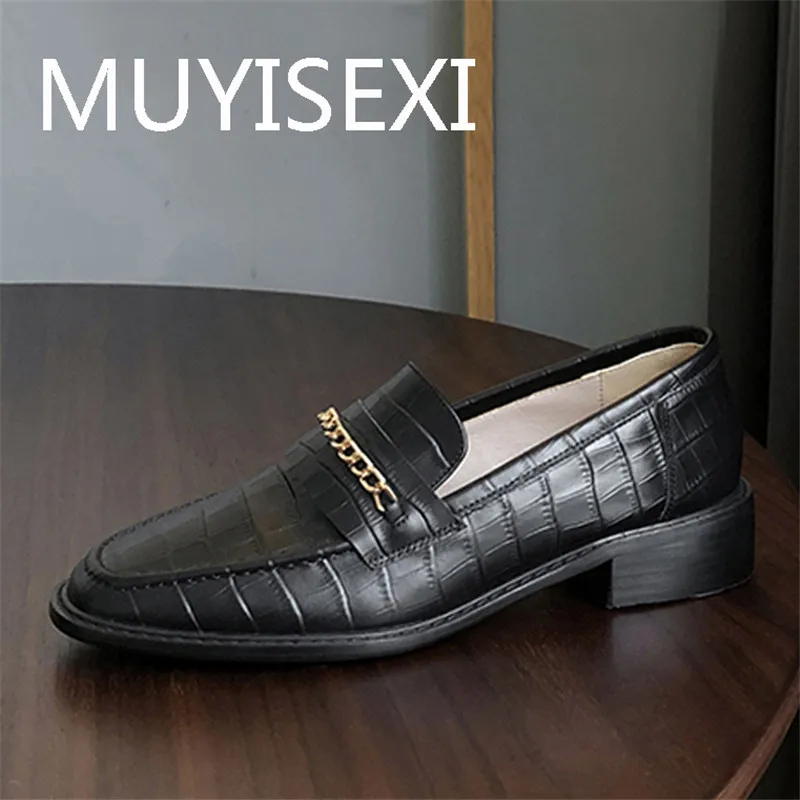 

Dress shoes women leisure cow leather 2.5cm low heels loafers women fashion metal chain cozy slip on pumps DONQ04 MUYISEXI