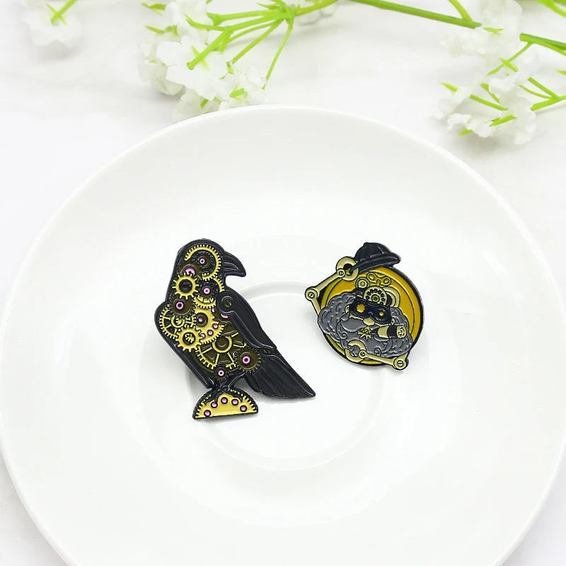 

Fashion Creative Mechanical Bird Brooch Simple Animal Robot Crow Brooches Badge Bag Exquisite Mechanical Lapel Jewelry
