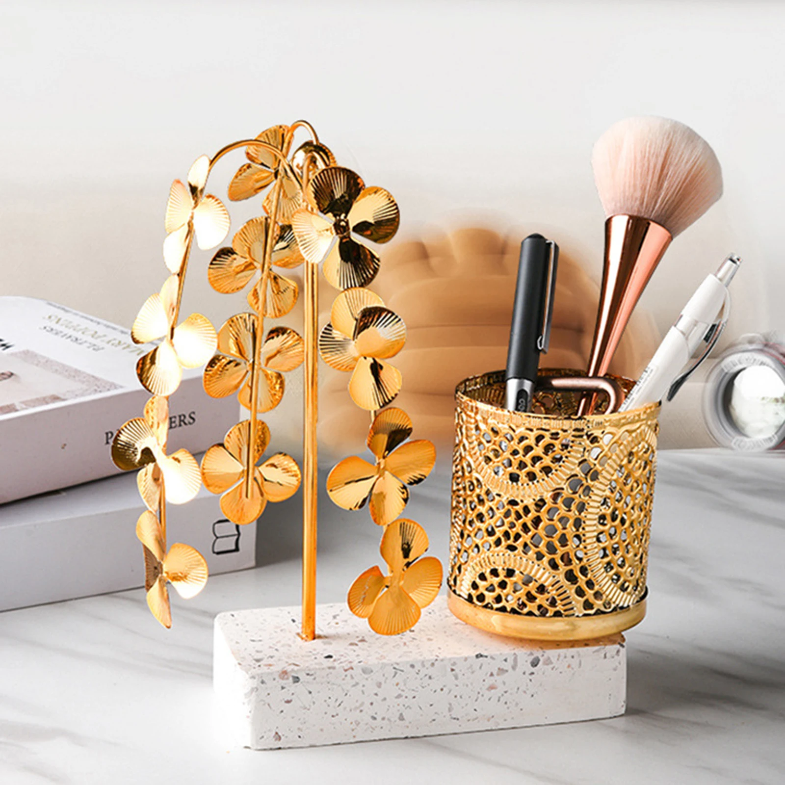 

Golden Pencil Holder Metal Iron Brush Pot Creative Nordic For Office Eco-Friendly Fadeless Decor Makeup Tools Storage