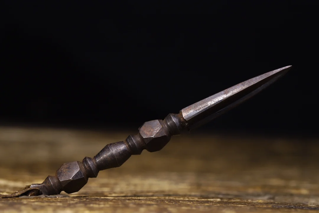 Коллекция тибетских храмов 4 дюйма старые дождевики ваджра мурба амулет Дхарма