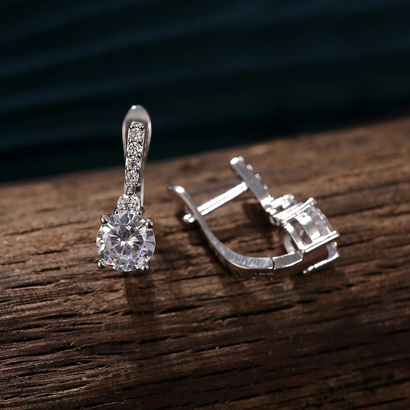 Новые модные белые серьги-гвоздики с кубическим цирконием классические