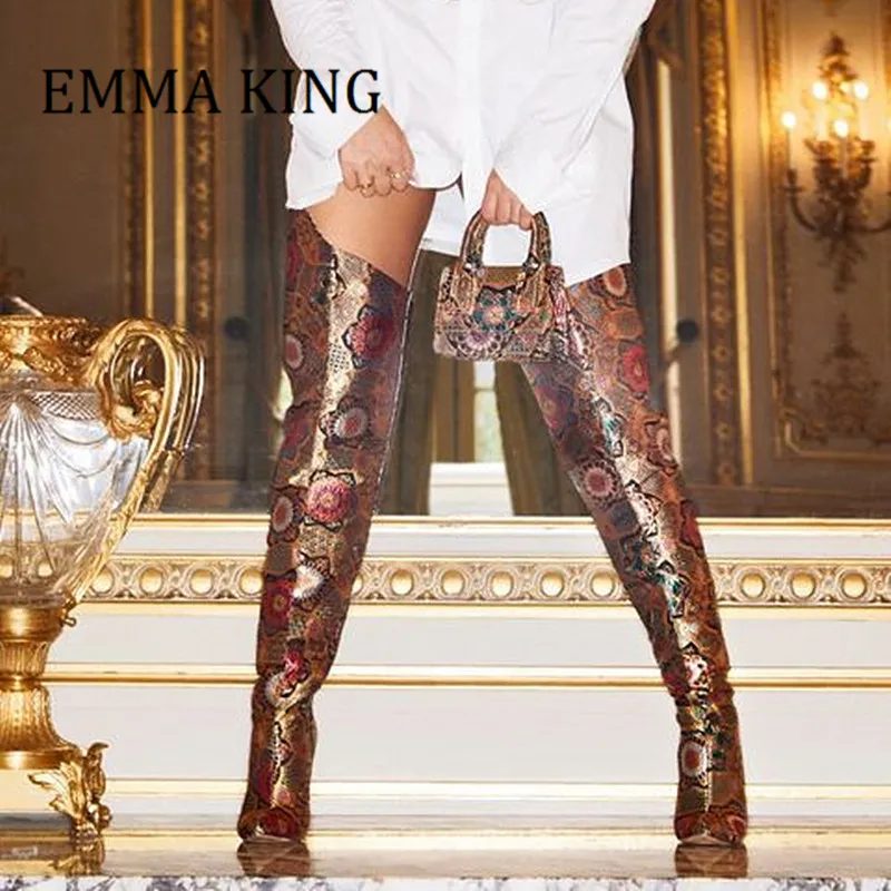 Женские сапоги с вышивкой привлекательные рыцарские острым носком на высоком