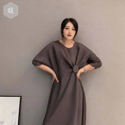 Серый Miyake модное платье на запястье с коротким рукавом, с блестками, с круглым вырезом, со складками, на пуговицах, прямое платье - Цвет: Серый
