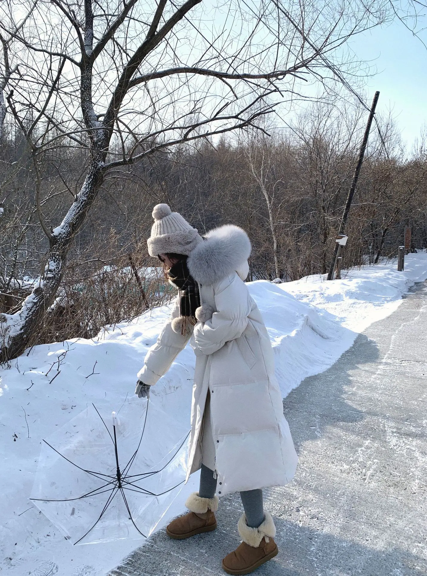 Женская парка на утином пуху длинное пальто с капюшоном и воротником из меха