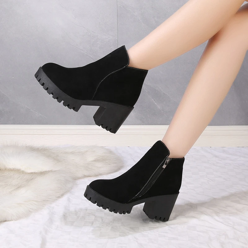 

Женские ботинки мартинсы на платформе и каблуке 8 см, Размеры 35-40