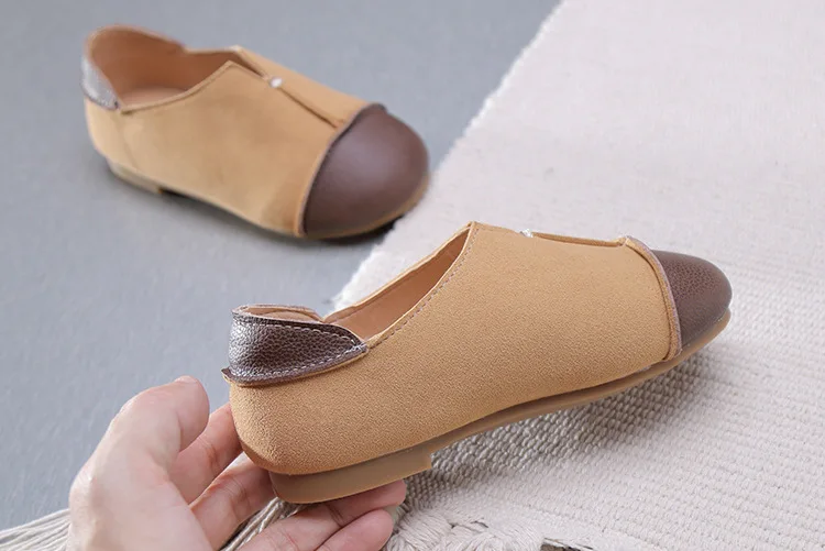 Новая Детская школьная обувь; кожаная обувь для мальчиков; лоферы на плоской подошве без застежки для маленьких детей; удобные тонкие туфли для девочек; Tenis Infantil Menina