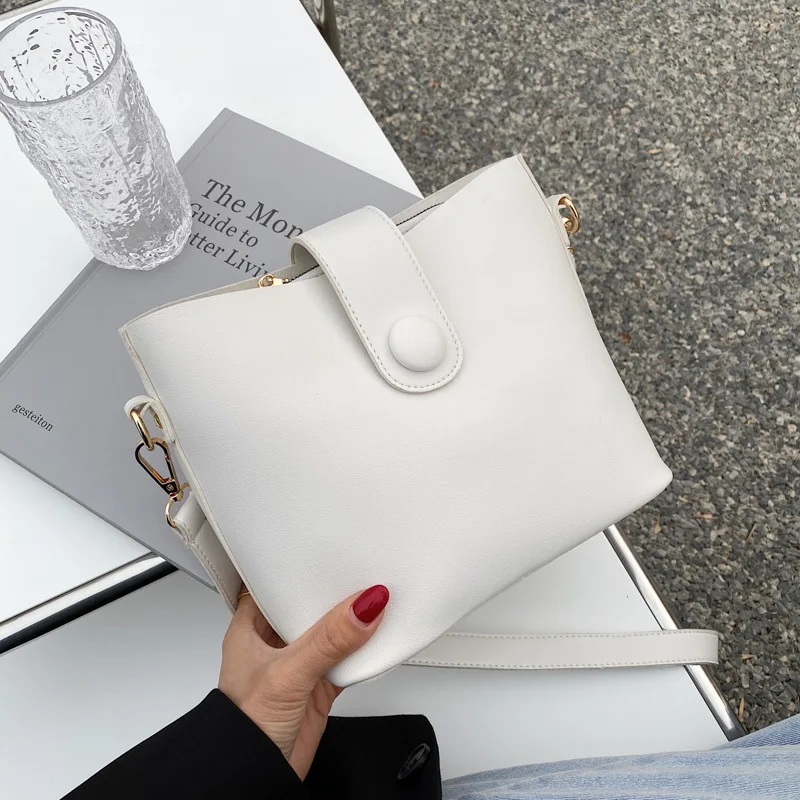 

High Capacity Solid Color PU Leather Crossbody Bags For Women 2021 Bucket Bags Lady Handbags With Wide Belt Travel Handbags