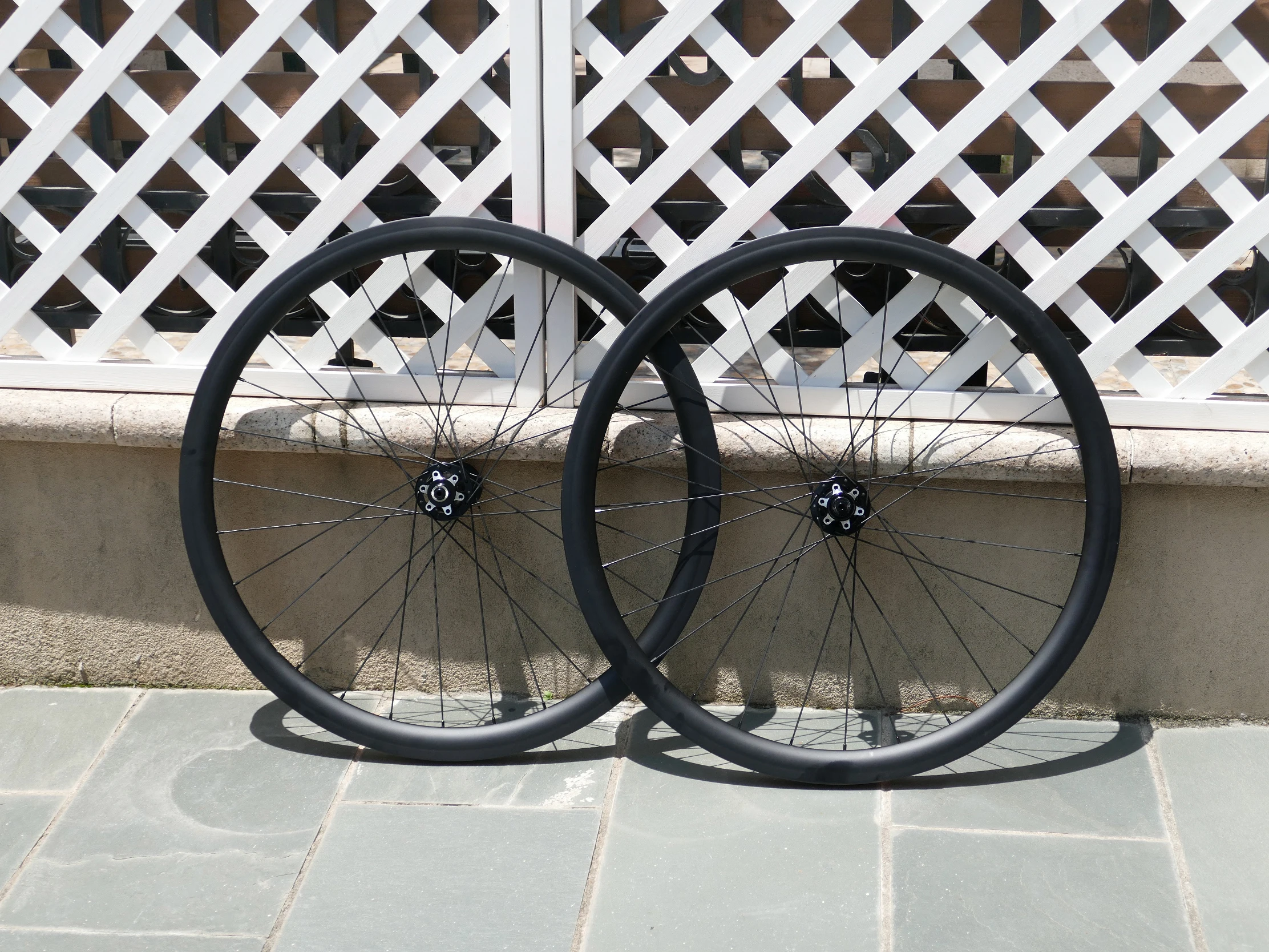 

Ultra Light Wheel 38mm Full Carbon Road Cyclocross Bike Clincher Wheelset Disc Brake Quick Release Front QR / Rear QR 135mm