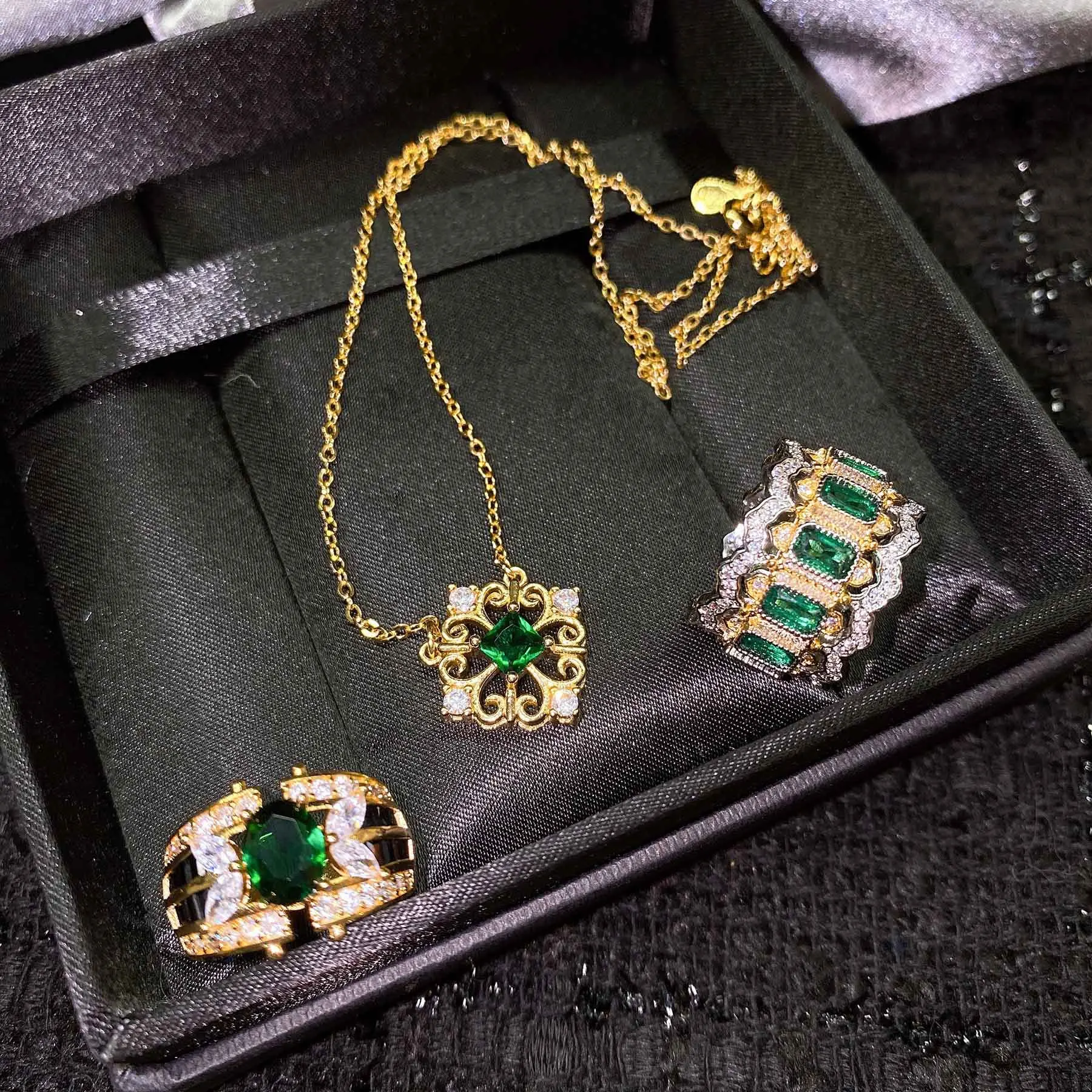 

Three-dimensional design seamless inlaid hollow carved necklace pendant adjustable ring exquisite and elegant ladies jewelry