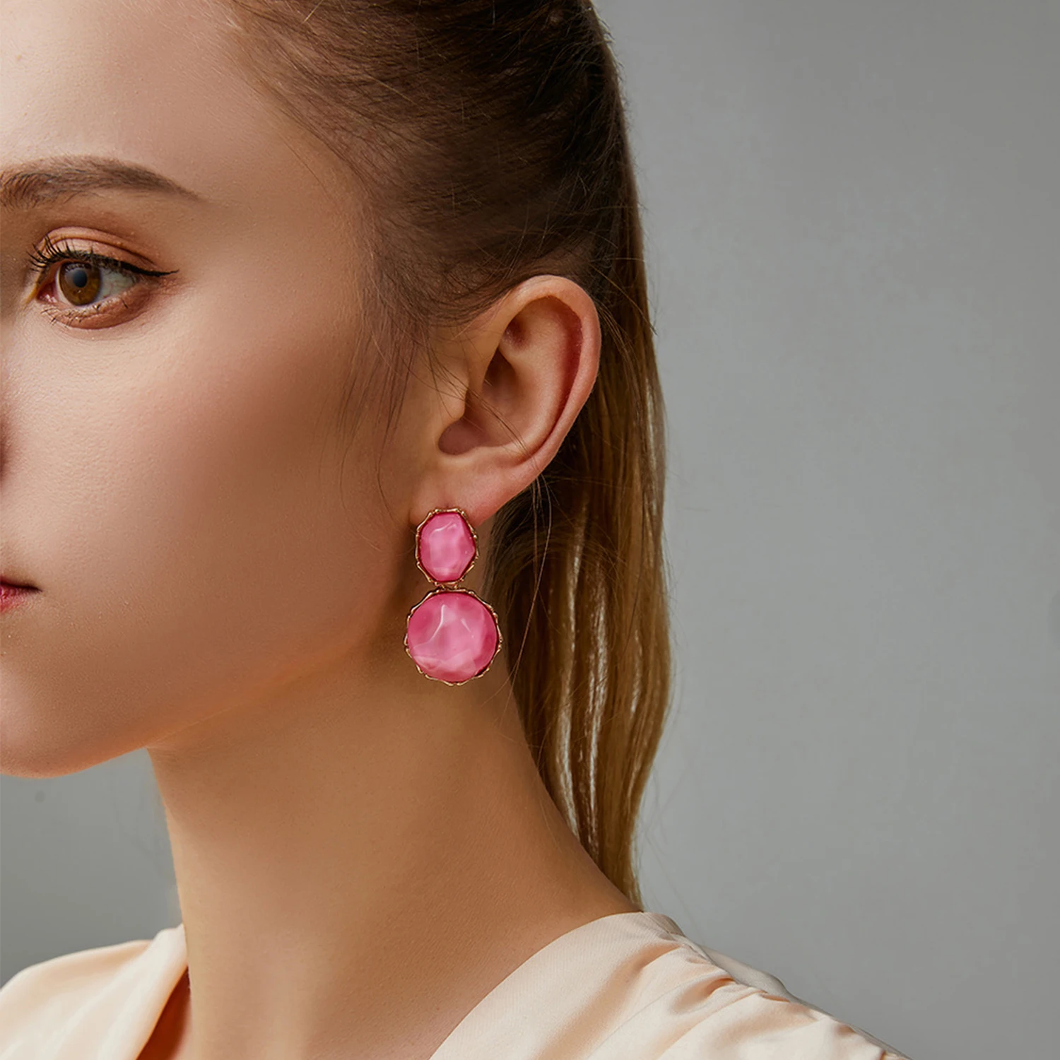 

Fashion Statement Acrylic Earrings Geometric Gold Round Earrings for Women Hanging Earrings Modern Female Earrings Jewelry Gift